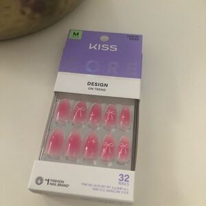 KISS Design On Trend Pink Press On Nails Medium New